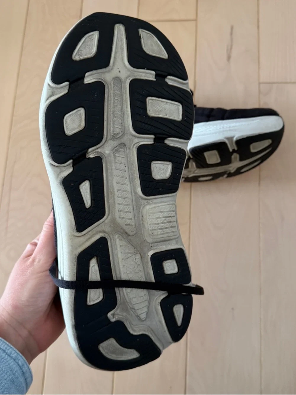 Men’s Hoka Bondi 9 Black and White - Picture 4 of 6